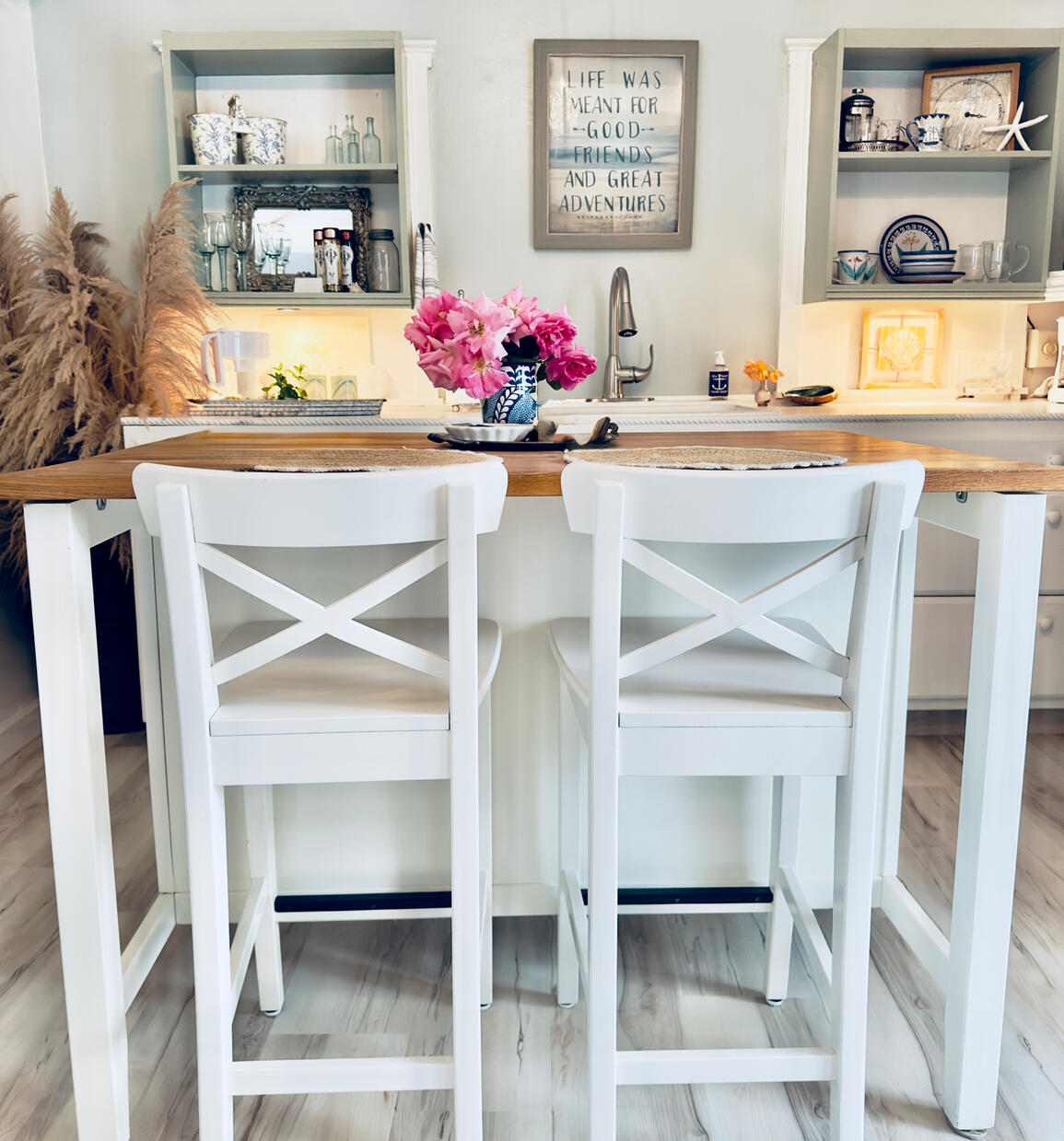 ocean themed stay Boutique stays airbnb historic village #maine #coastalmaine #cottagevibe